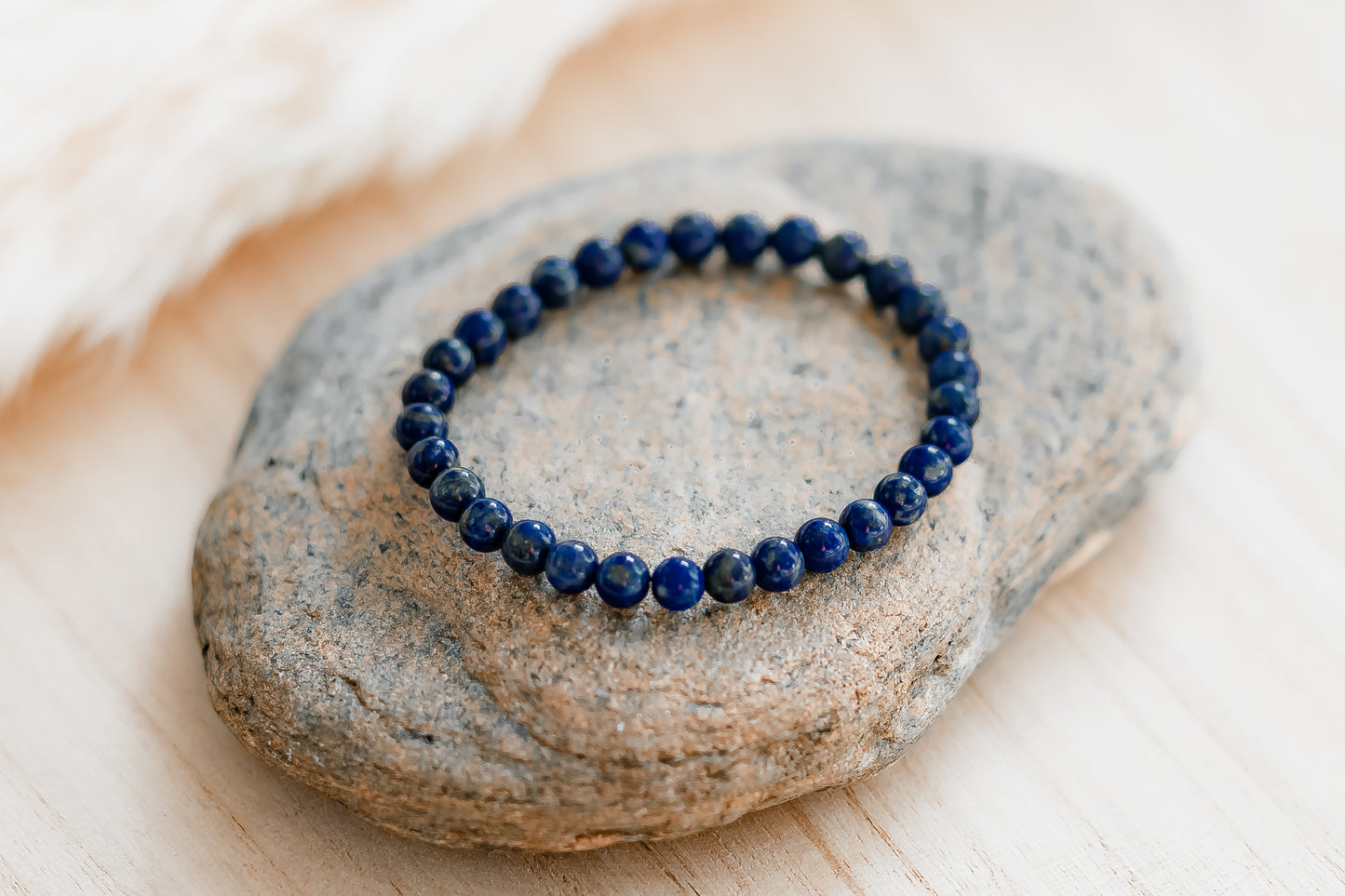Lapislazuli Edelstein-Armband “Gelassenheit” - Fördert Loyalität, Aufrichtigkeit und Selbstakzeptanz - Perfektes spirituelles Geschenk