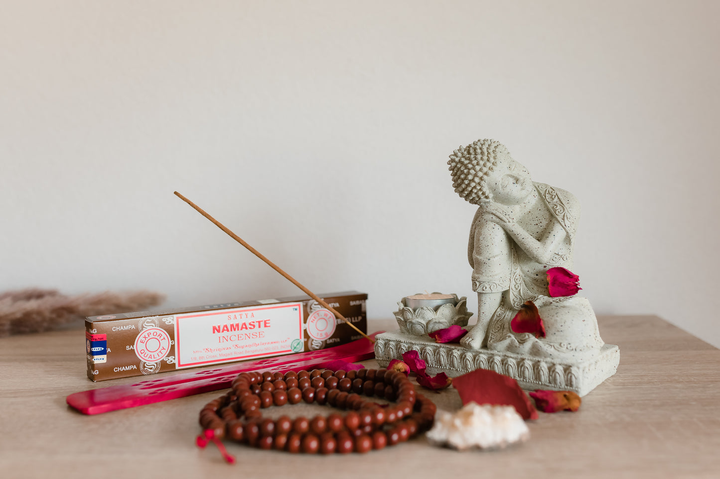 Blissful Space Set - Kreiere deinen wunderschönen Altar und Kraftplatz für Rituale, Zeremonien und Spiritualität - Buddha & Teelicht