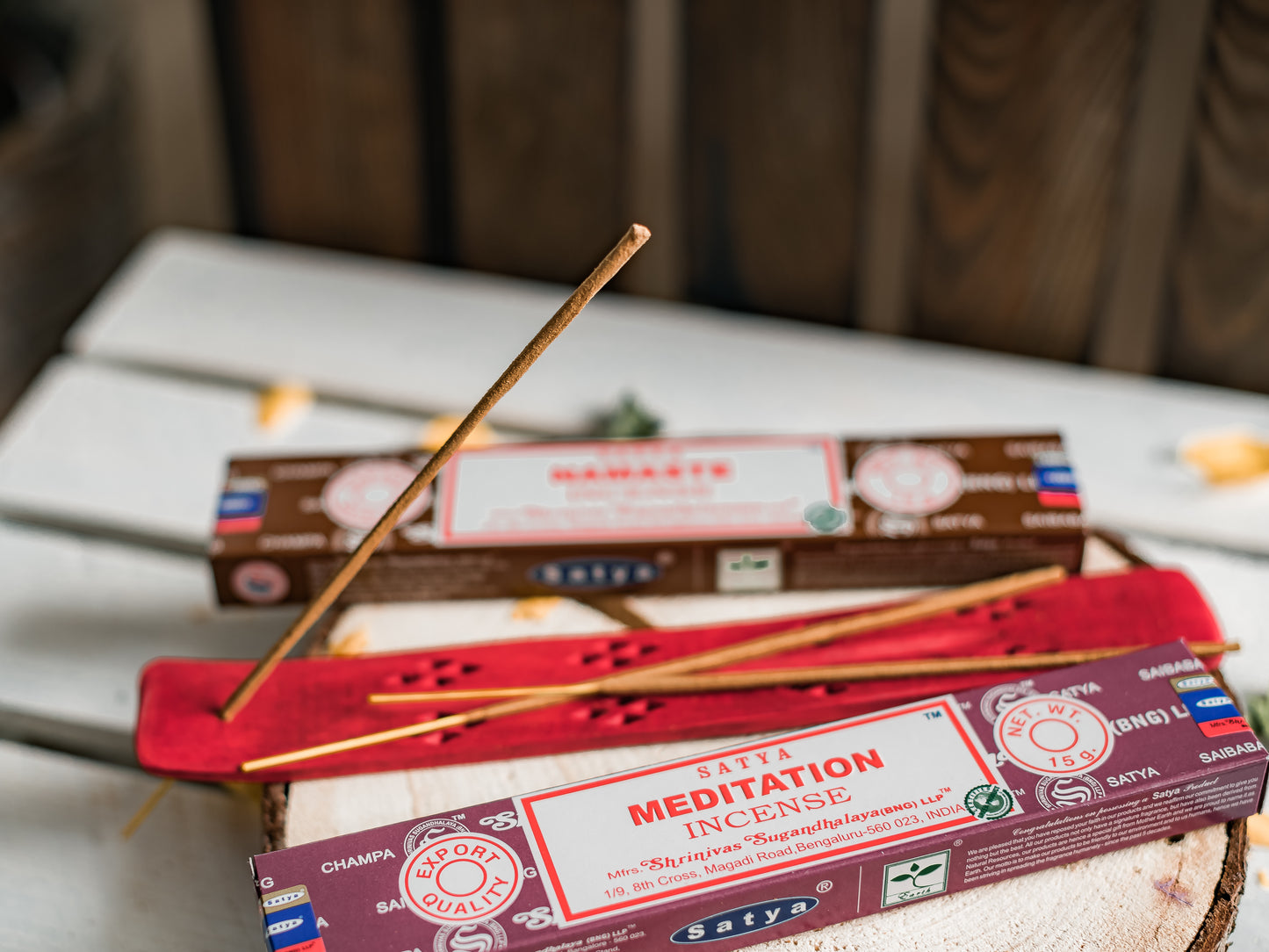 Räucherstäbchenhalter aus Holz - Roter Halter (bemalt) für Räucherstäbchen