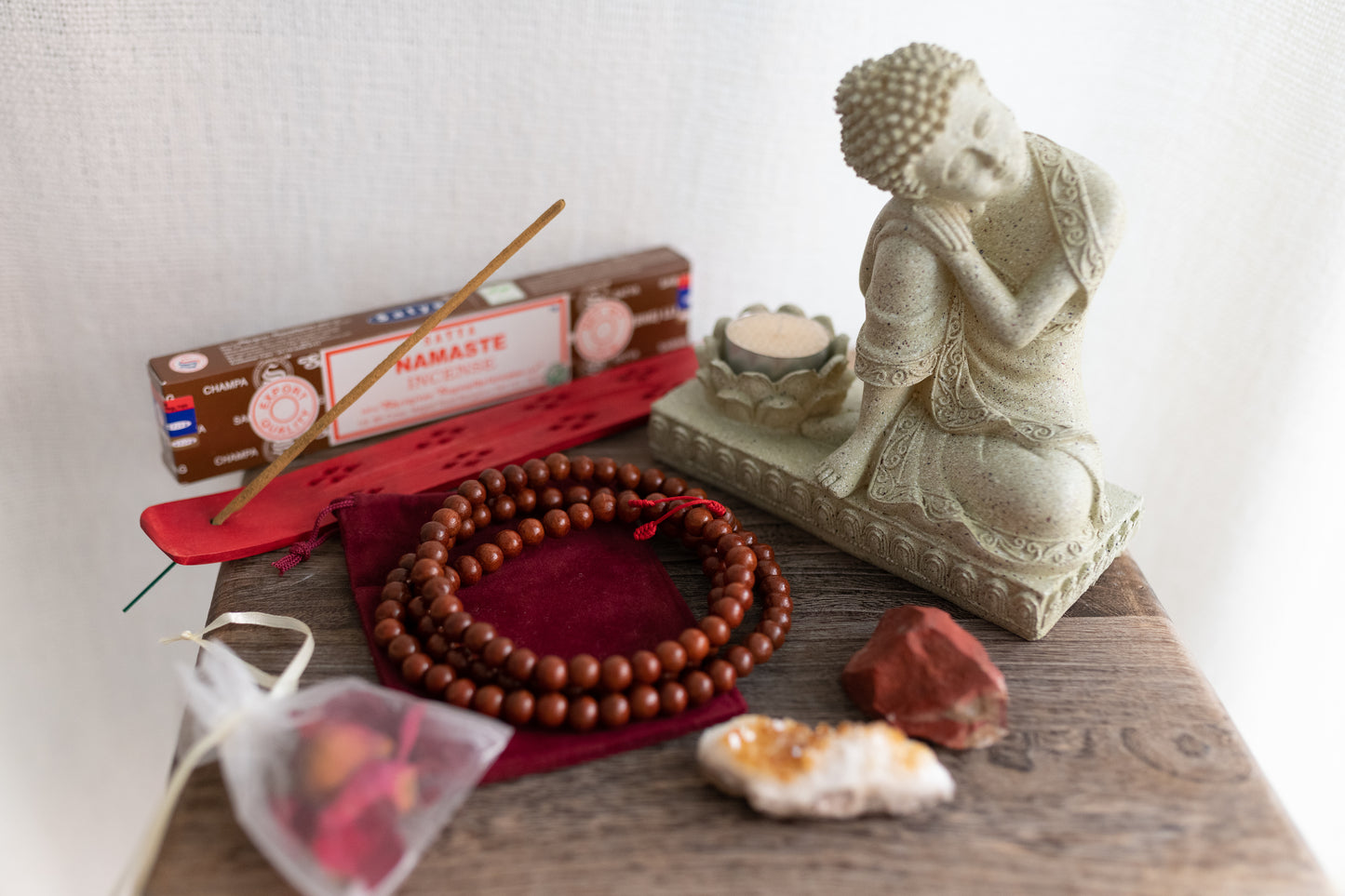 Blissful Space Set - Kreiere deinen wunderschönen Altar und Kraftplatz für Rituale, Zeremonien und Spiritualität - Buddha & Teelicht