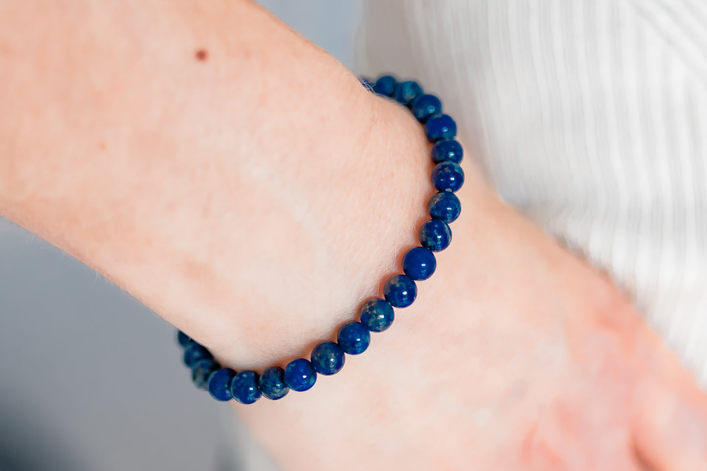 Lapislazuli Edelstein-Armband “Gelassenheit” - Fördert Loyalität, Aufrichtigkeit und Selbstakzeptanz  - Perfektes spirituelles Geschenk