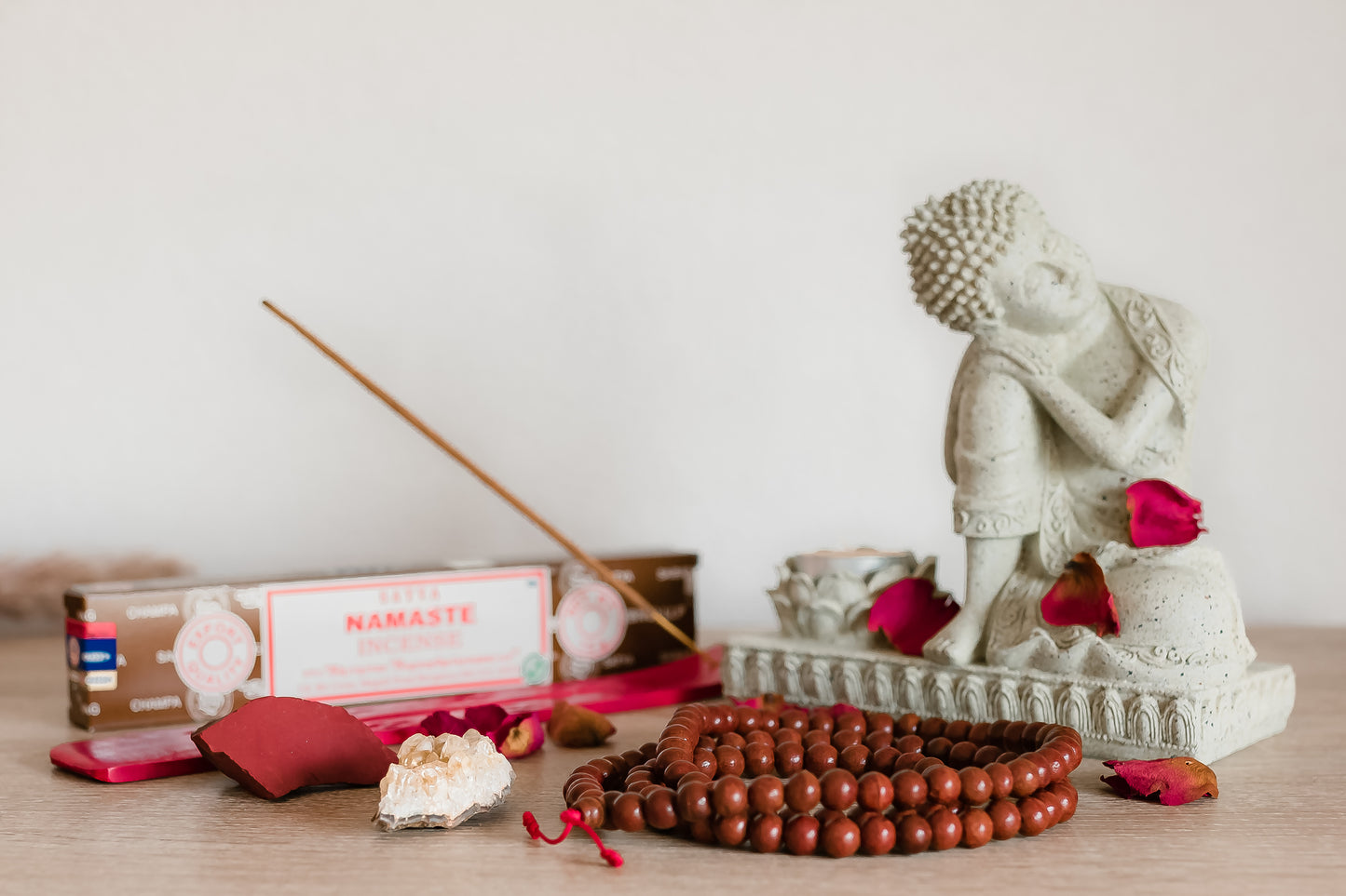 Blissful Space Set - Kreiere deinen wunderschönen Altar und Kraftplatz für Rituale, Zeremonien und Spiritualität - Buddha & Teelicht