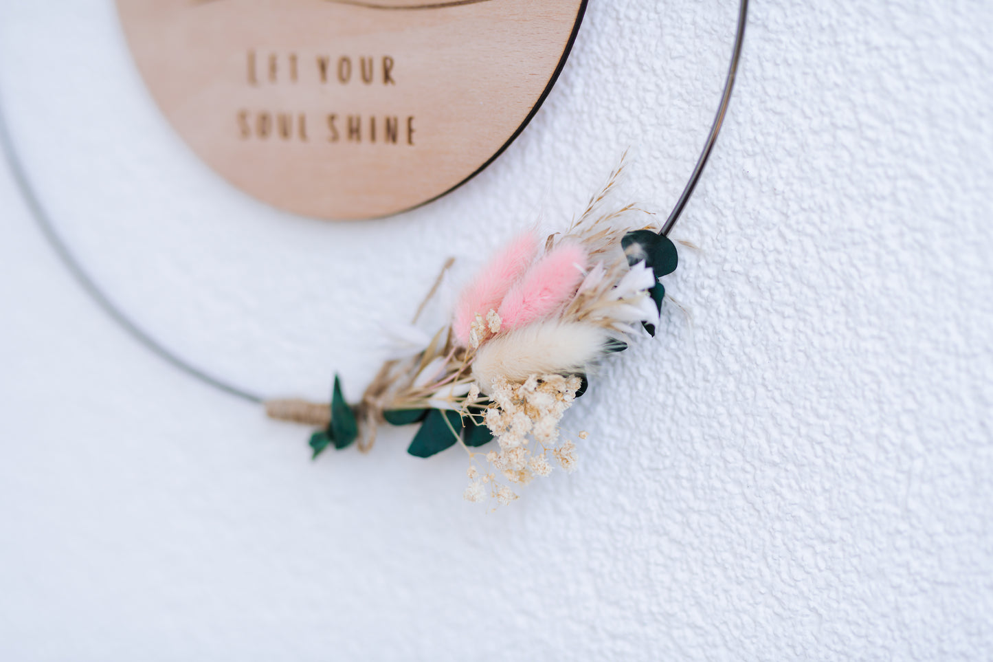 Spirituelle Deko aus Holz - Rustikale Dekoration Sonne "Let Your Soul Shine" mit Blumen (Design I | Rosa) - Lokale Herstellung