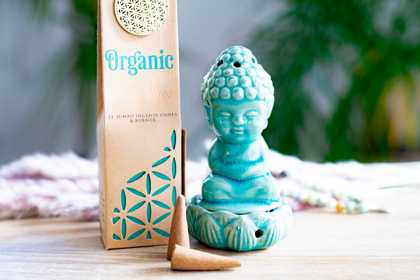 Entzückendes Geschenke-Set: Türkiser Aromabrenner Buddha & Räucherkegel Weißer Salbei für Meditation und Yoga